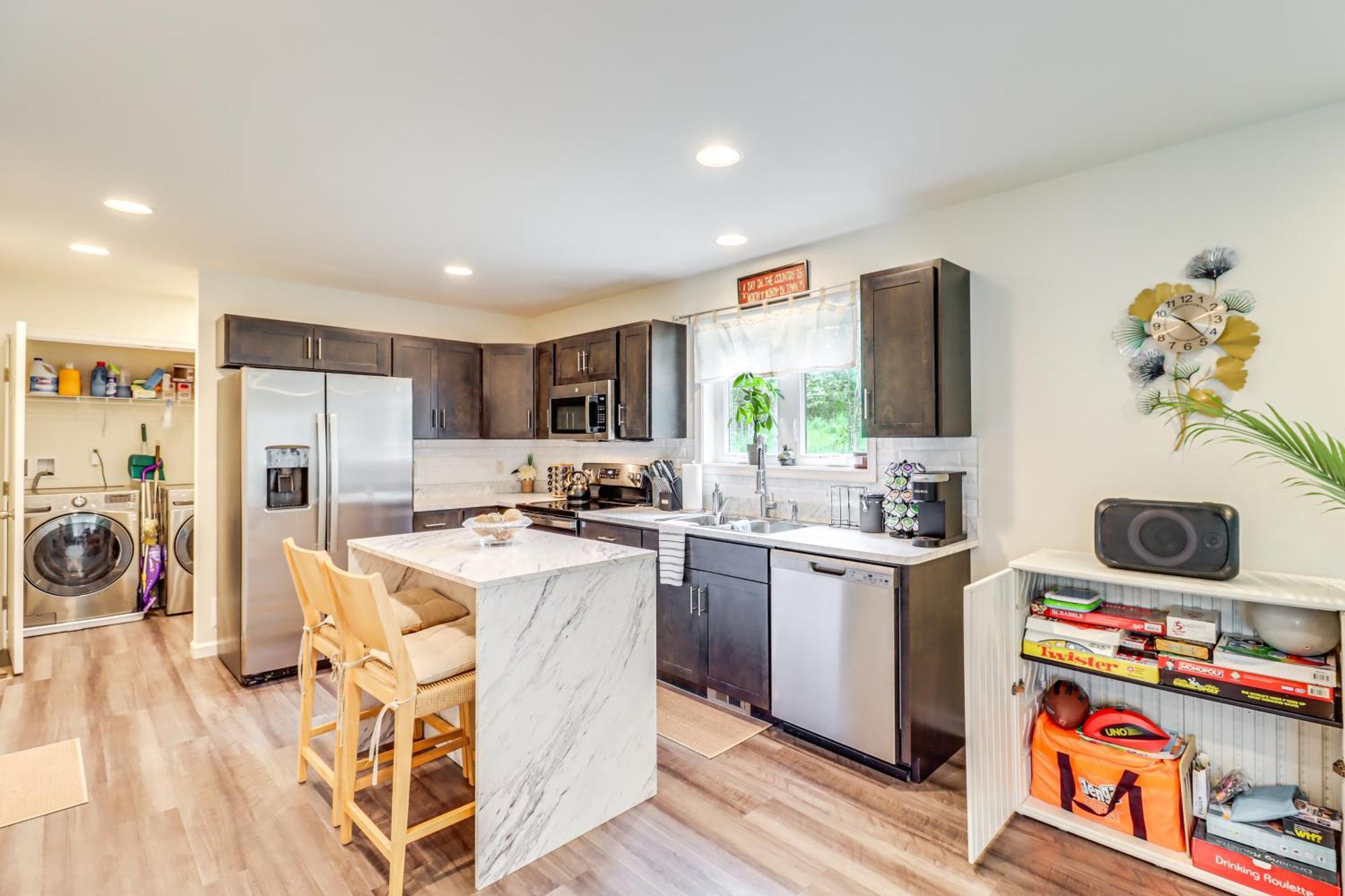 Modern Retreat 5 Mi To Lake! * Tobyhanna