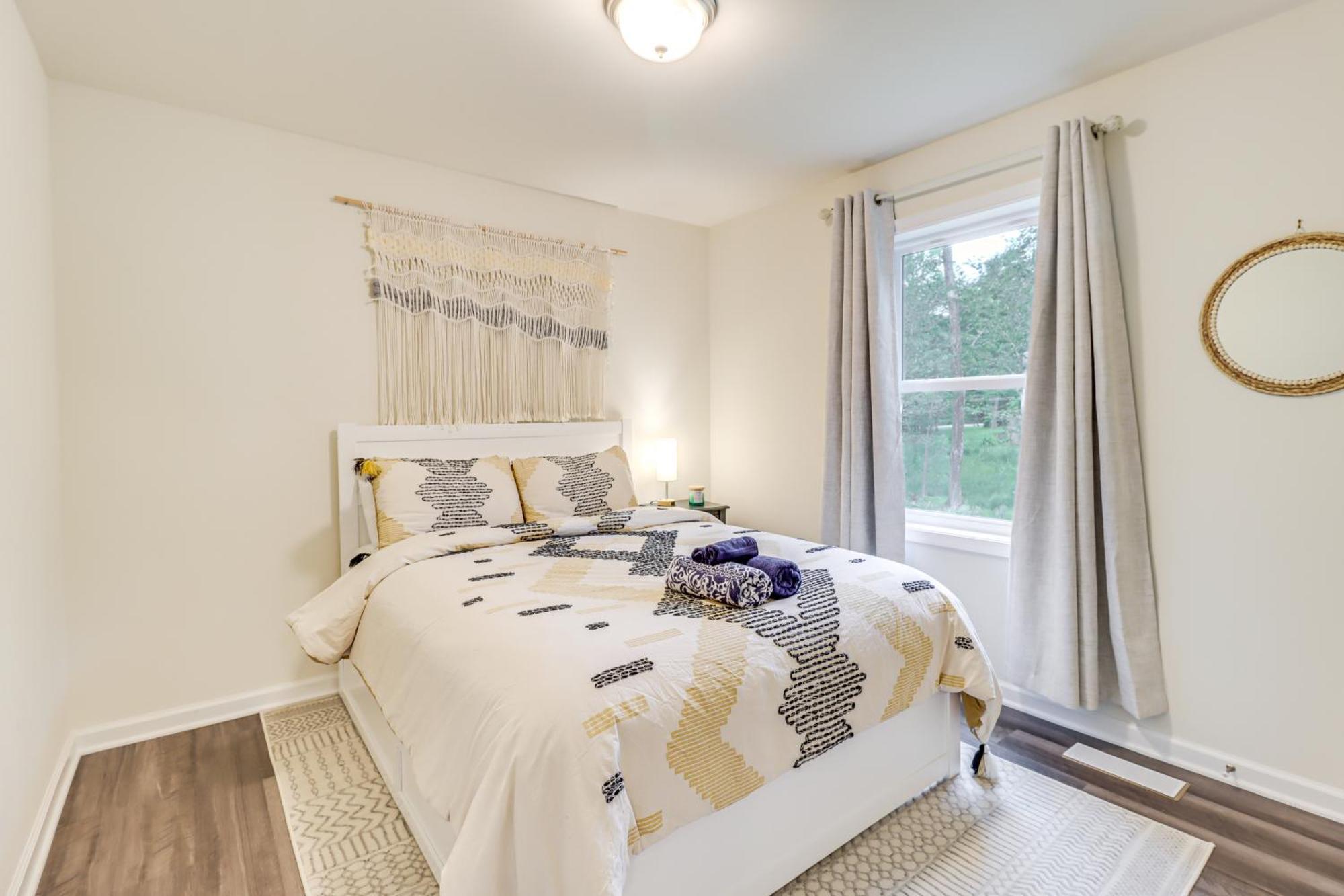Modern Retreat 5 Mi To Lake! Holiday home Tobyhanna