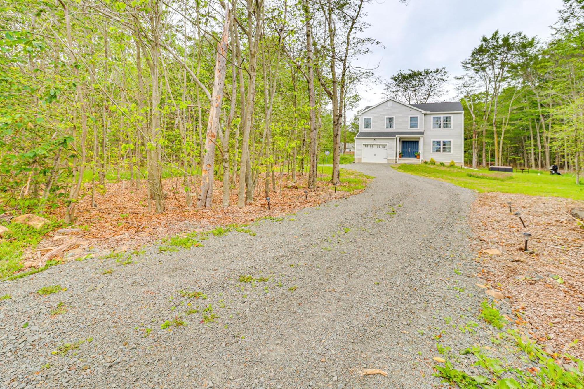Holiday home Modern Retreat 5 Mi To Lake!
